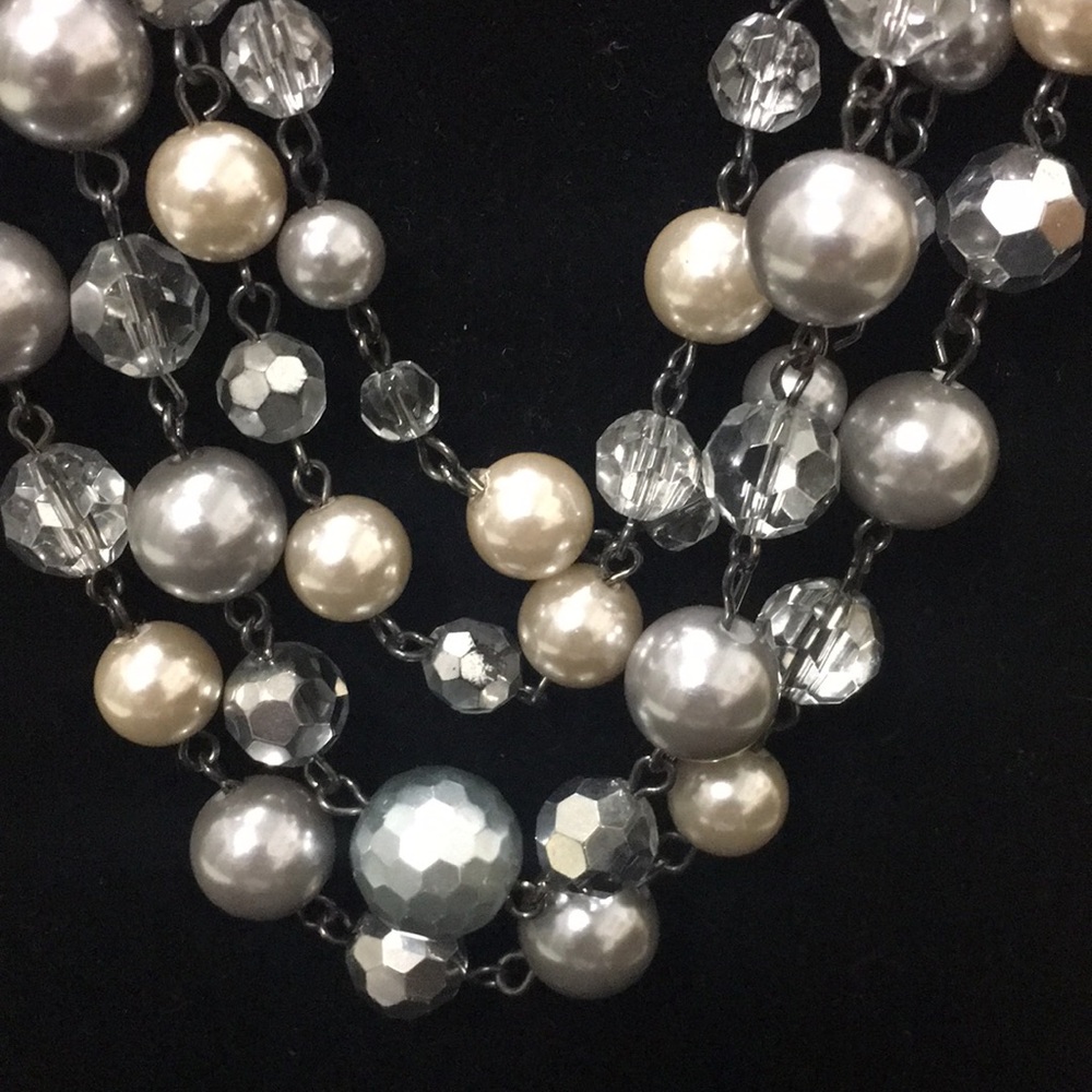 NWOT short length necklace in clear,pearl,&black - Picture 2 of 4